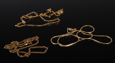 Lot 166 - Three assorted 9ct gold necklaces, gross...