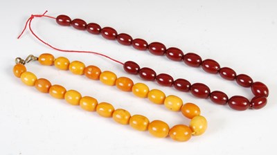 Lot 199 - A butterscotch amber bead necklace,...