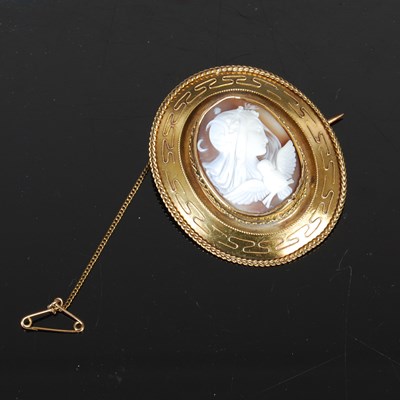 Lot 215 - A late 19th century yellow metal cameo brooch,...