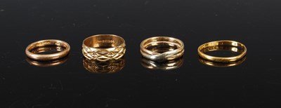 Lot 225 - Three assorted 9ct gold rings, gross weight...