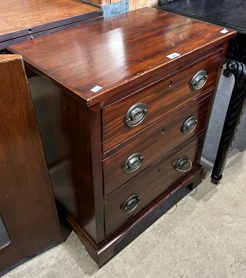 Lot 588 - A small mahogany George III style chest of...