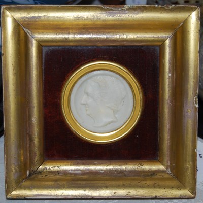 Lot 434 - A gilt framed portrait medallion depicting...