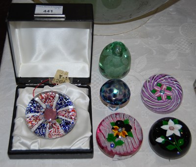 Lot 441 - A group of six assorted paperweights to...