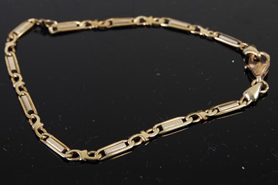 Lot 673 - A 9ct gold bracelet, 20cm long, 5.2 grams.