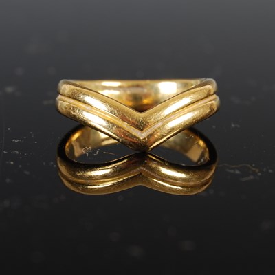 Lot 690 - An 18ct gold double wishbone ring, ring size I,...
