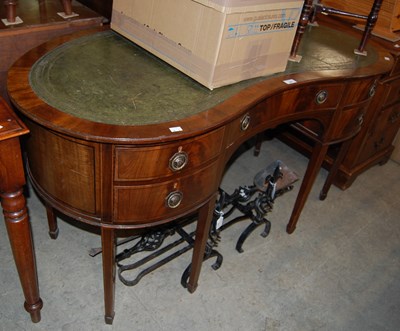 Lot 664 - An Edwardian mahogany kidney-shaped desk with...