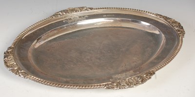 Lot 555 - A George IV silver platter, London, 1823,...