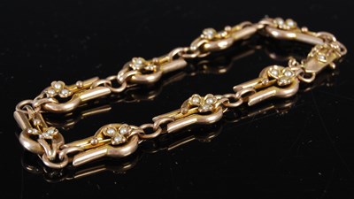 Lot 691 - A late 19th/early 20th century yellow metal...