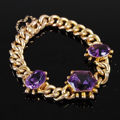 Lot 712 - A late 19th/early 20th century yellow metal...