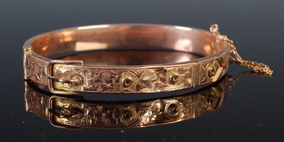 Lot 698 - A 9ct gold hinged bangle in the form of a belt,...