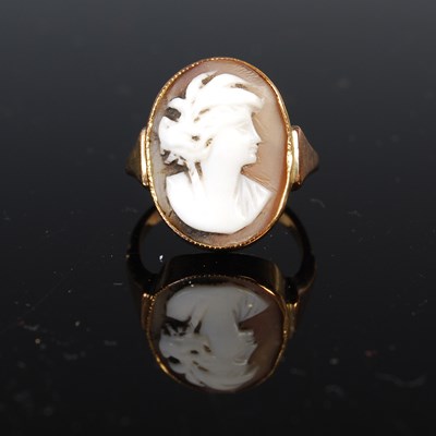 Lot 662 - An 18ct gold cameo ring, carved with the bust...