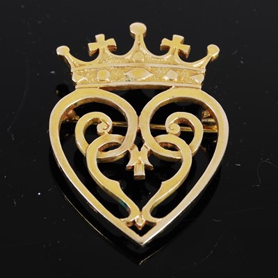 Lot 699 - A 9ct gold Mary Queen of Scots Luckenbooth...