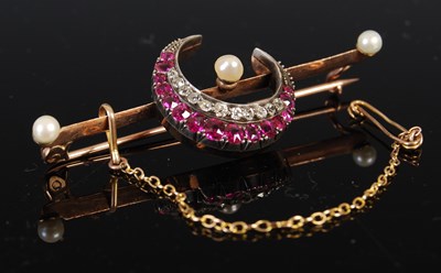 Lot 703 - A late 19th/ early 20th century rose and white...