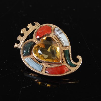 Lot 684 - A late 19th/ early 20th century yellow metal,...
