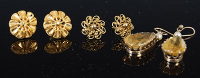 Lot 649 - A pair of 9ct gold filigree flower stud...