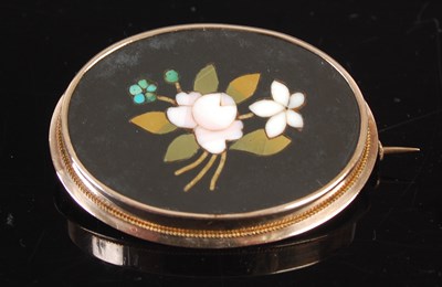 Lot 655 - A pietra dura hardstone oval brooch, decorated...