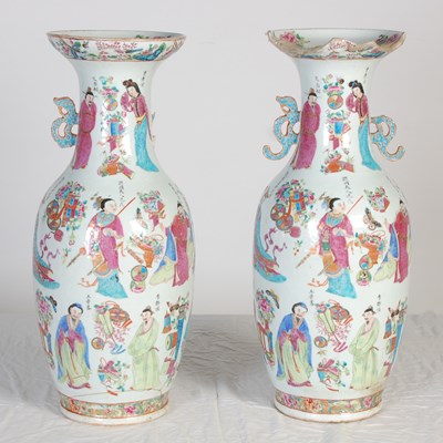 Lot 813 - A pair of Chinese famille rose porcelain vases,...