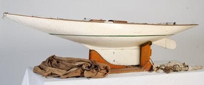 Lot 177 - An early century pond yacht "Scotch Lassie",...