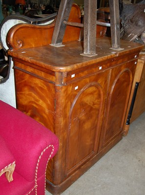 Lot 732 - A 19th century mahogany chiffonier.