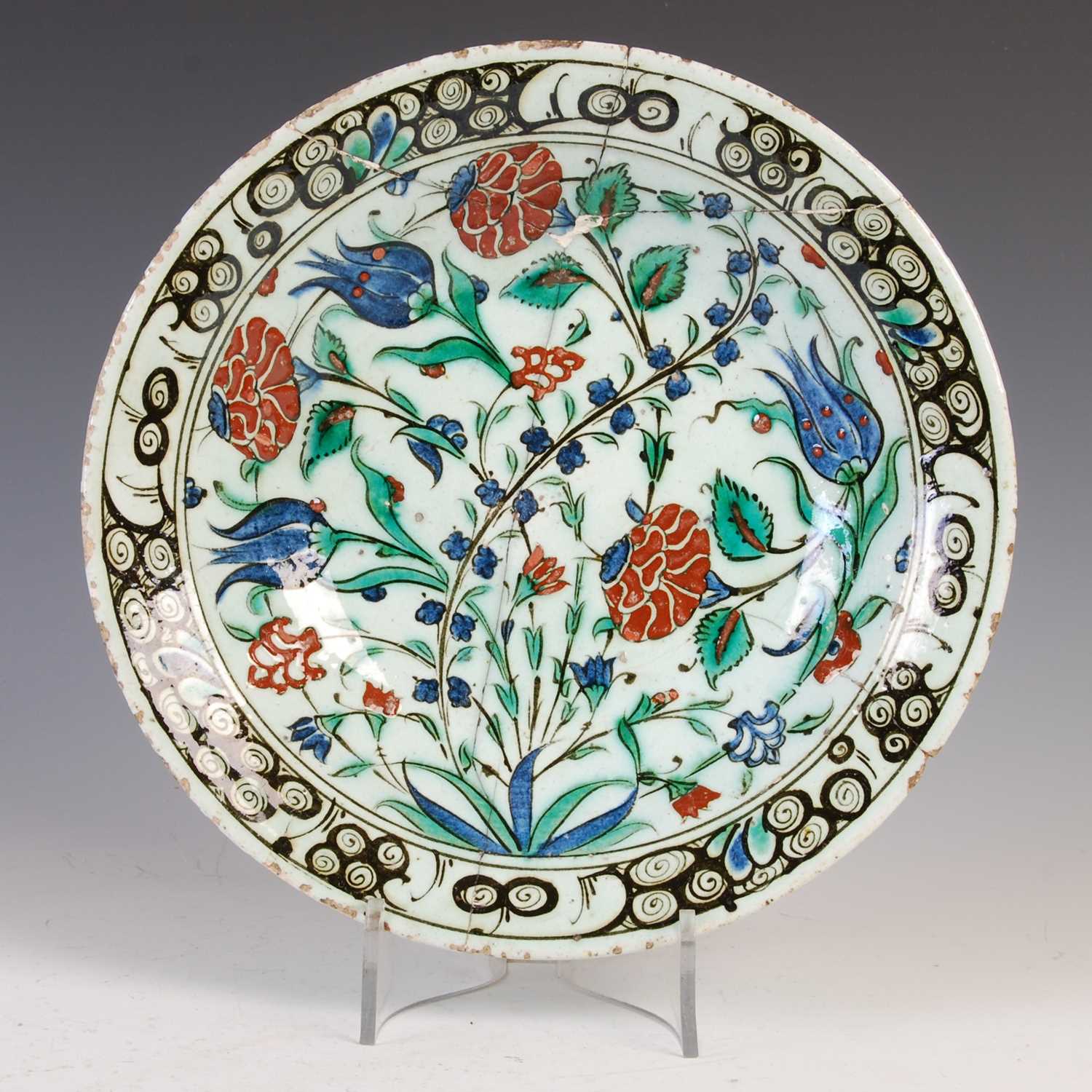 Lot 868 - An Iznik Turkish pottery dish, late 16th...