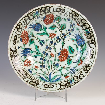 Lot 868 - An Iznik Turkish pottery dish, late 16th...