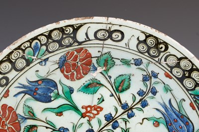 Lot 868 - An Iznik Turkish pottery dish, late 16th...