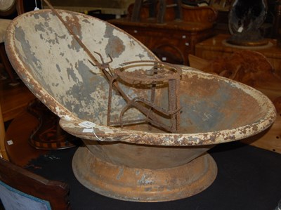 Lot 713 - A vintage hip bath