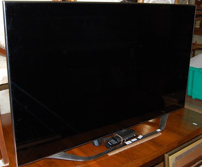 Lot 718 - Samsung flatscreen TV, Model UE55ES8000UXXU