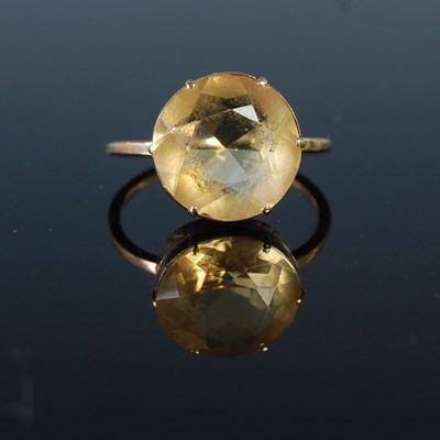 Lot 91 - A yellow metal and citrine coloured single...