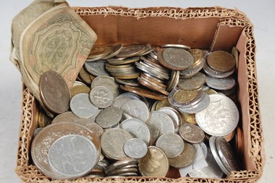 Lot 117 - A collection of assorted loose coinage and...