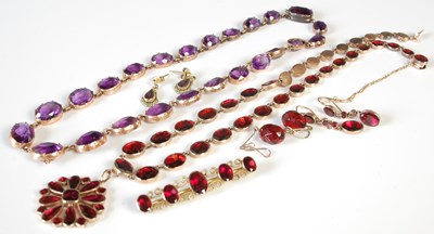 Lot 124 - A collection of assorted costume jewellery to...