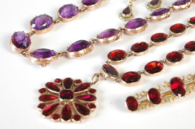 Lot 124 - A collection of assorted costume jewellery to...