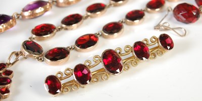 Lot 124 - A collection of assorted costume jewellery to...