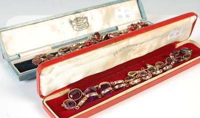 Lot 124 - A collection of assorted costume jewellery to...