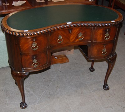 Lot 724 - An early 20th century mahogany kidney shaped...