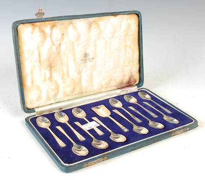 Lot 260 - A cased set of twelve Glasgow silver coffee...