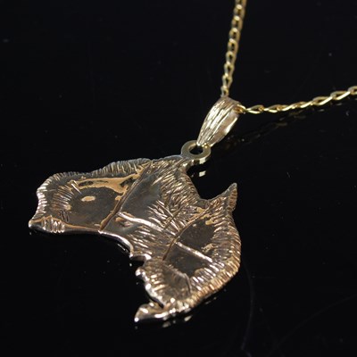 Lot 311 - A yellow metal necklace, stamped '14kt',...