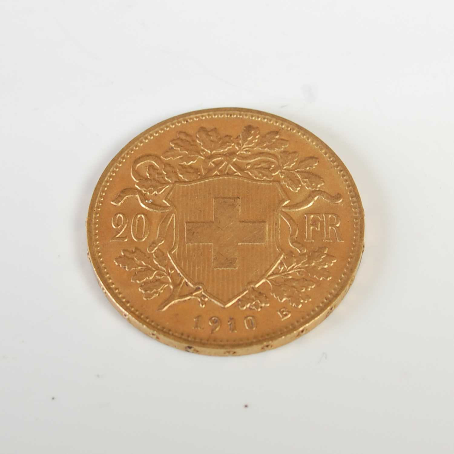Lot 322 - A Swiss gold 20 Franc coin, dated 1910.