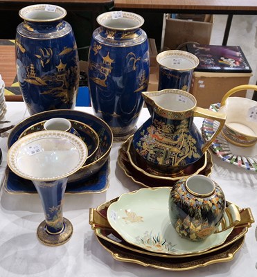 Lot 409 - A collection of fifteen pieces of Carltonware...