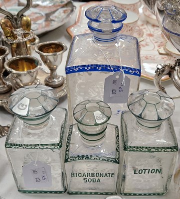 Lot 440 - A group of glassware to include a clear and...