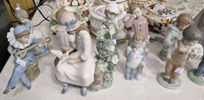 Lot 460 - A collection of sixteen assorted Nao porcelain...