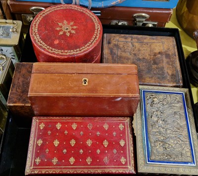 Lot 477 - A collection of six assorted boxes to include...