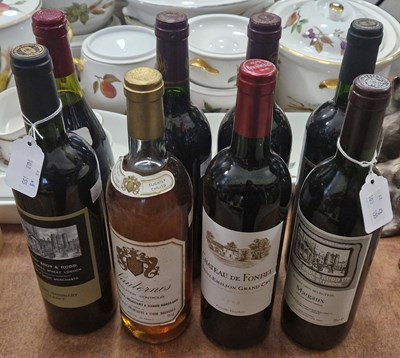 Lot 553 - Eight bottles of assorted wine to include two...