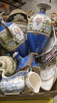 Lot 604 - Box - assorted ceramics to include pair of...