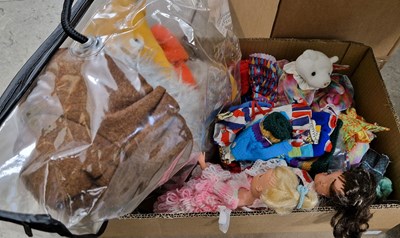 Lot 609 - Box - assorted toys to include vintage Womble...