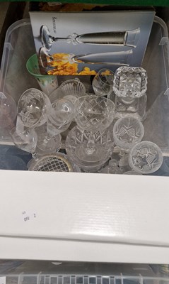 Lot 621 - Box - assorted glassware.