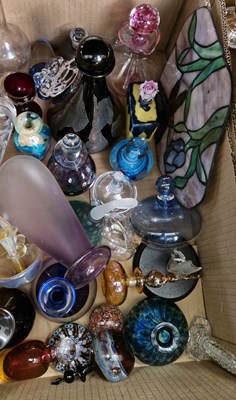 Lot 631 - Box - assorted glassware to include scent...