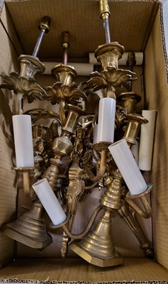 Lot 634 - Box - assorted brassware to include...