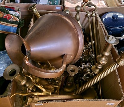 Lot 653 - Box - assorted brassware to include...