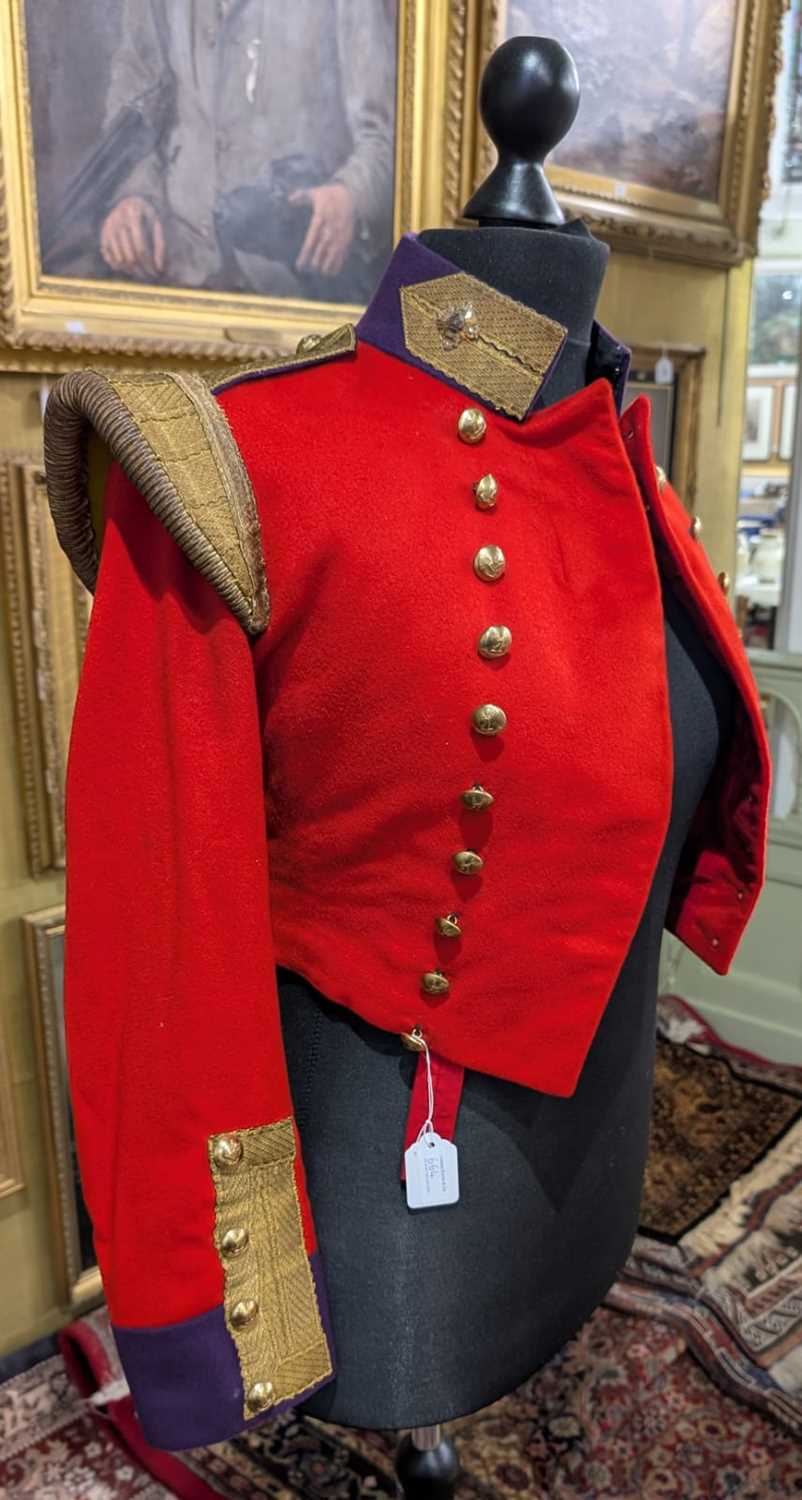 Lot 664 - A collection of Militaria to include an...